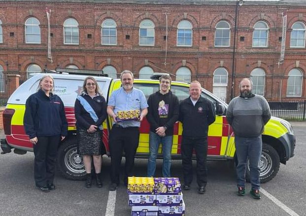 Revd Andrew Eade (right) & Gainsborough Food Bank receiving donation from Lincolnshire Fire & Rescue: Picture Credit LFR Revd Andrew Eade (right) & Gainsborough Food Bank receiving donation from Lincolnshire Fire & Rescue: Picture Credit LFR
