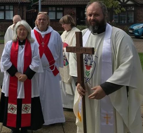 Revd. Fr. Graham Roos (centre) with other clergy Revd. Fr. Graham Roos (centre) with other clergy